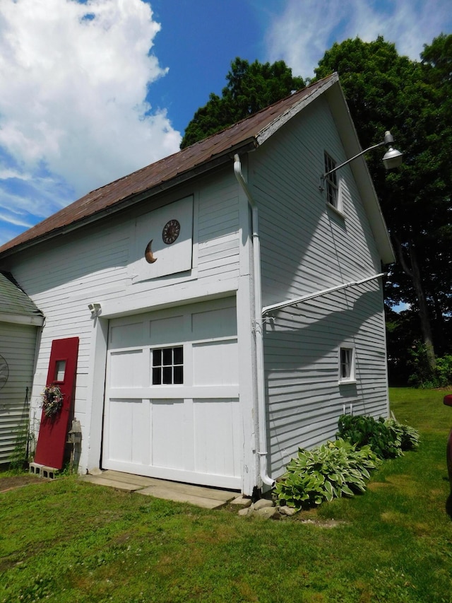 10 Liberty St, Dexter, ME 04930 - view of side of property with a garage and a lawn