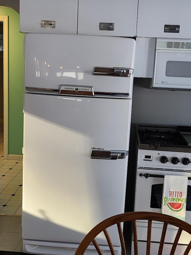 69 Scott Dr, Monmouth, ME 04259 - kitchen with white appliances