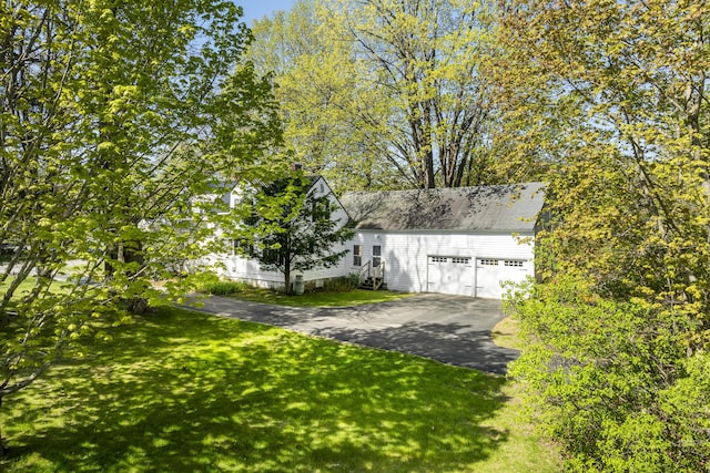 15 Winter St, Topsham, ME 04086 - view of green lawn featuring driveway