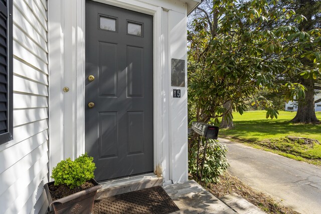 15 Winter St, Topsham, ME 04086 - property entrance featuring a yard