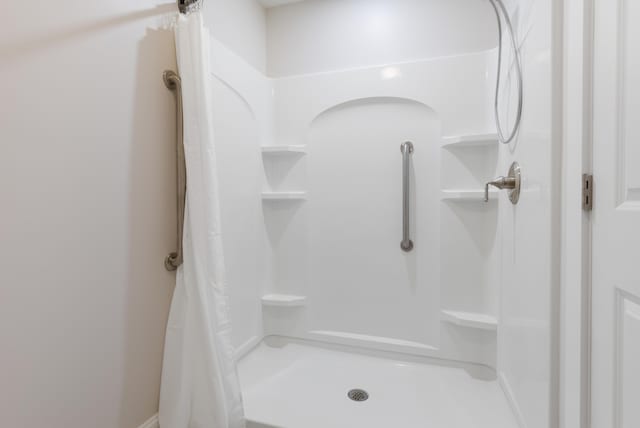 29 Folly Farm Rd, Lebanon, ME 04027 - bathroom featuring a shower with curtain