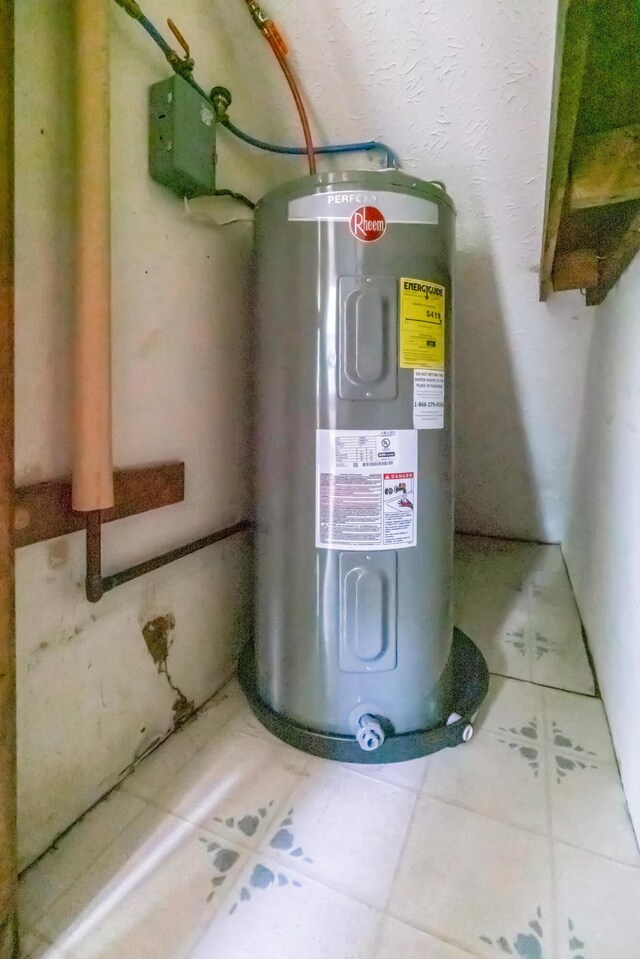 14 Pinewood Cir, Biddeford, ME 04005 - utility room with water heater