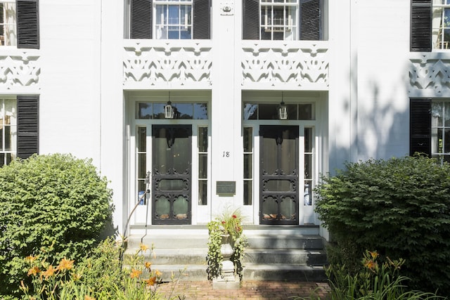 18 High St, Wiscasset, ME 04578 - view of exterior entry featuring a balcony
