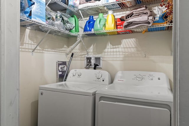 18 High St, Wiscasset, ME 04578 - laundry area with independent washer and dryer