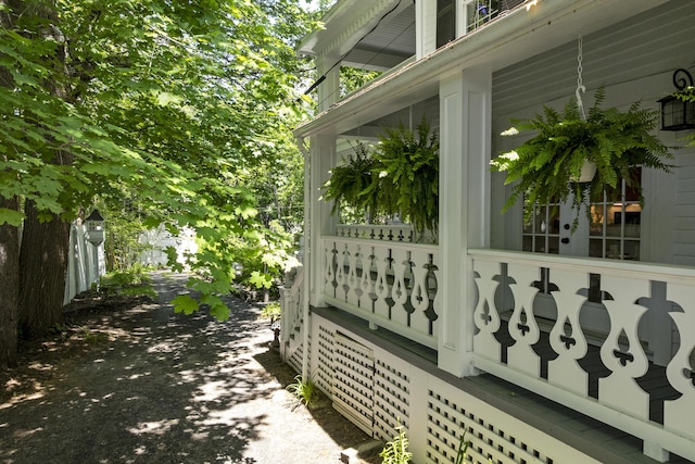 18 High St, Wiscasset, ME 04578 - view of side of property