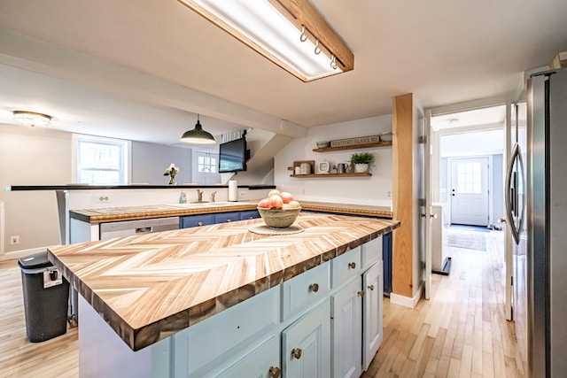 21 Weatherstone Dr, Westport Island, ME 04578