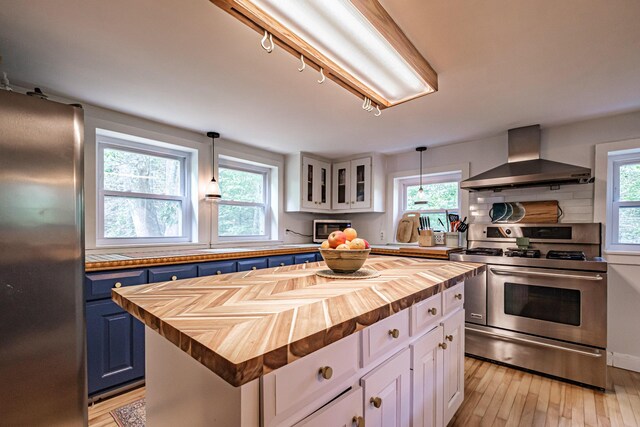 21 Weatherstone Dr, Westport Island, ME 04578