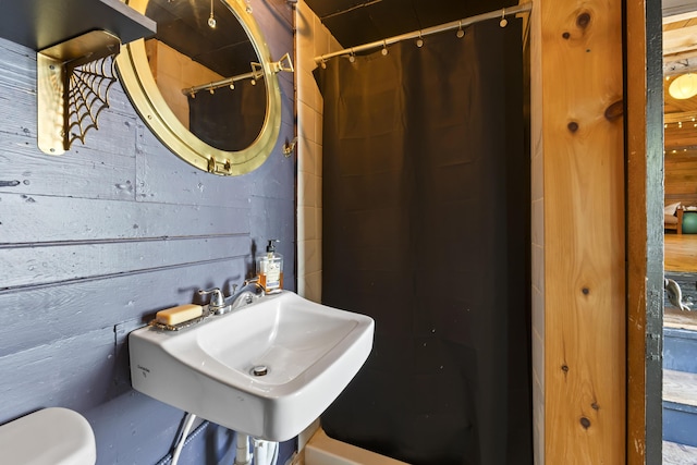 141 Centre St, Bath, ME 04530 - bathroom featuring a shower with curtain and a sink