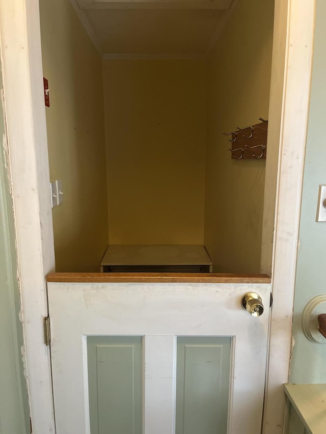 299 County Rd, Westbrook, ME 04092 - detailed view of crown molding