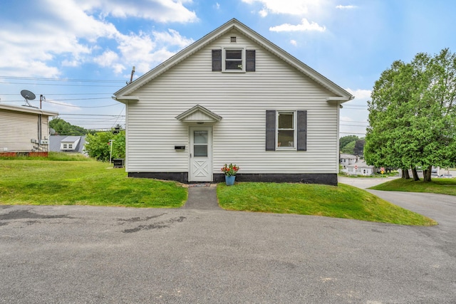 233 Northern Ave, Augusta, ME 04330 - bungalow with a front yard