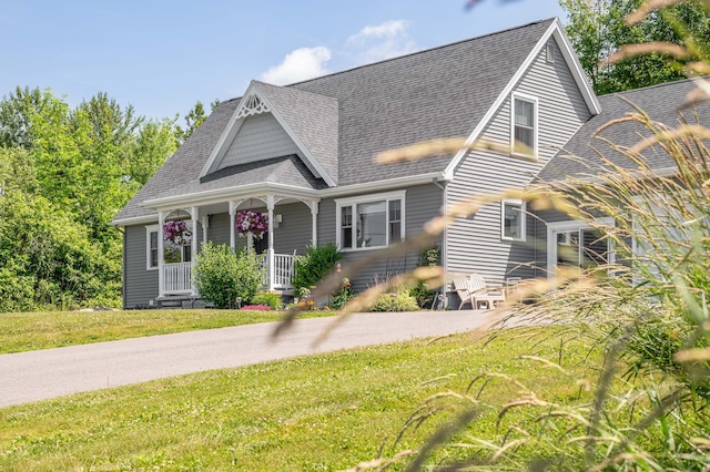 123 Lasalle Dr, Bangor, ME 04401 - view of front facade with a porch, a shingled roof, and a front lawn