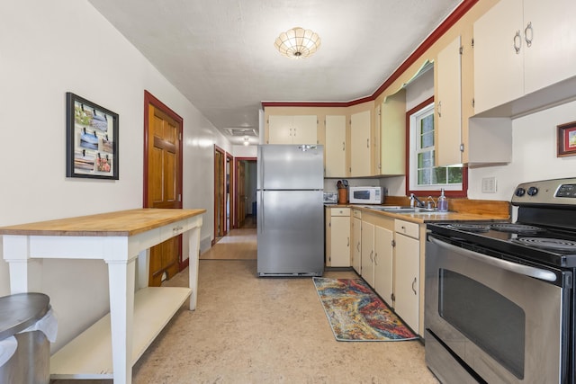 490 Cross Point Rd, Edgecomb, ME 04556 - kitchen featuring stainless steel appliances and cream cabinetry