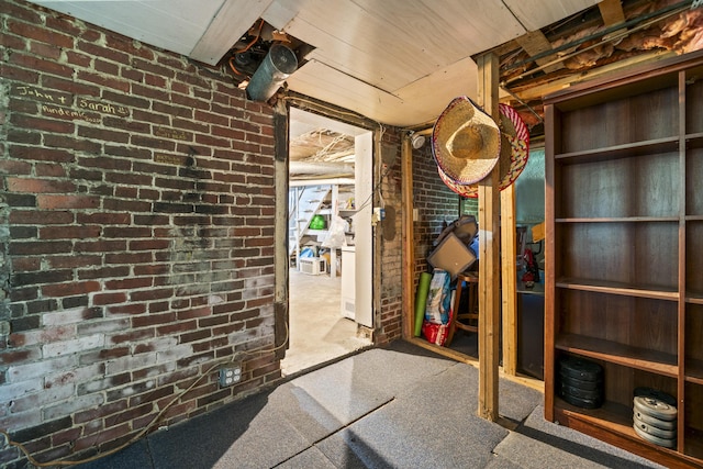 68 Newbury St, Auburn, ME 04210 - entrance to property