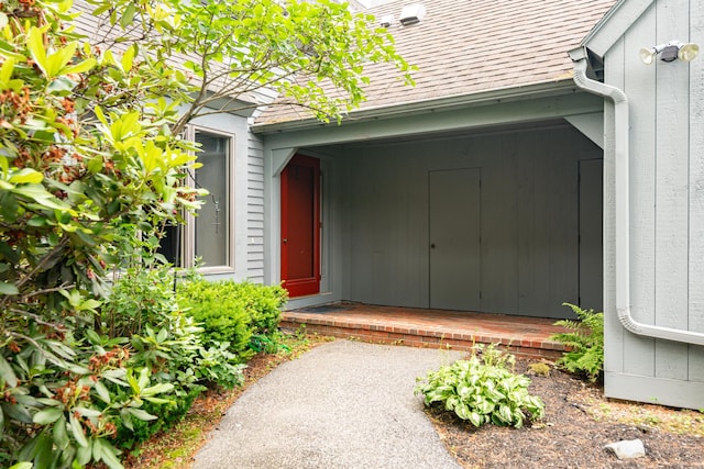 7 Wonderbrook Dr Unit 7, Kennebunk, ME 04043 - entrance to property featuring a shingled roof