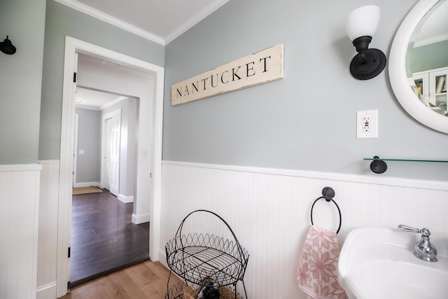 48 Clover Ln, Brewer, ME 04412 - bathroom featuring a wainscoted wall, crown molding, and wood finished floors