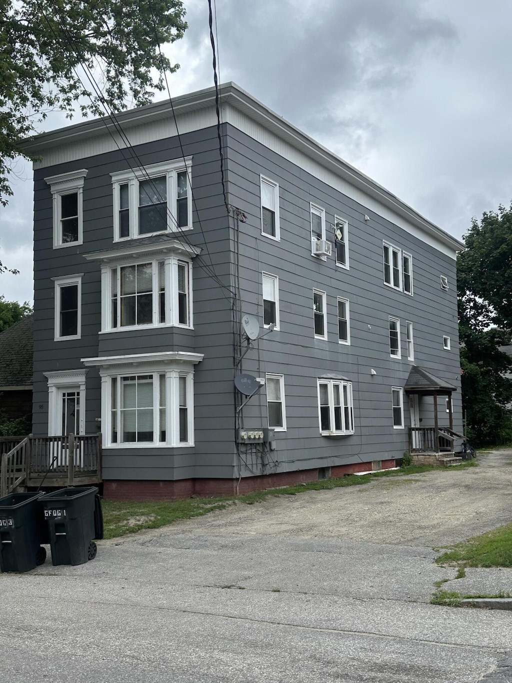 95 Wood St, Lewiston, ME 04240 - view of side of home with cooling unit