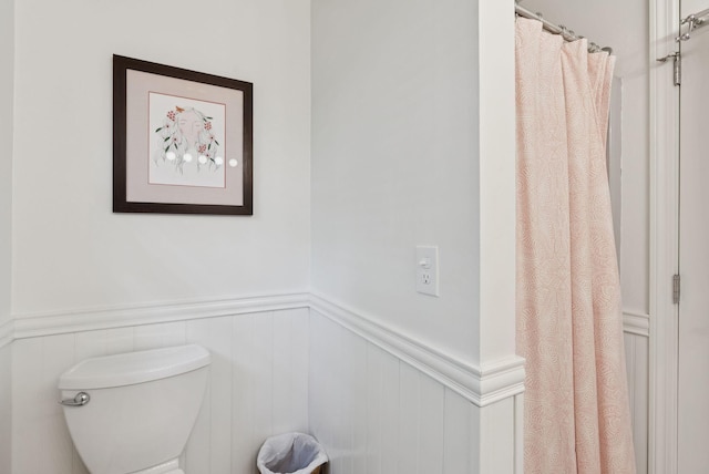 6 Beechwood Ln, Falmouth, ME 04105 - bathroom featuring wainscoting and a shower with shower curtain