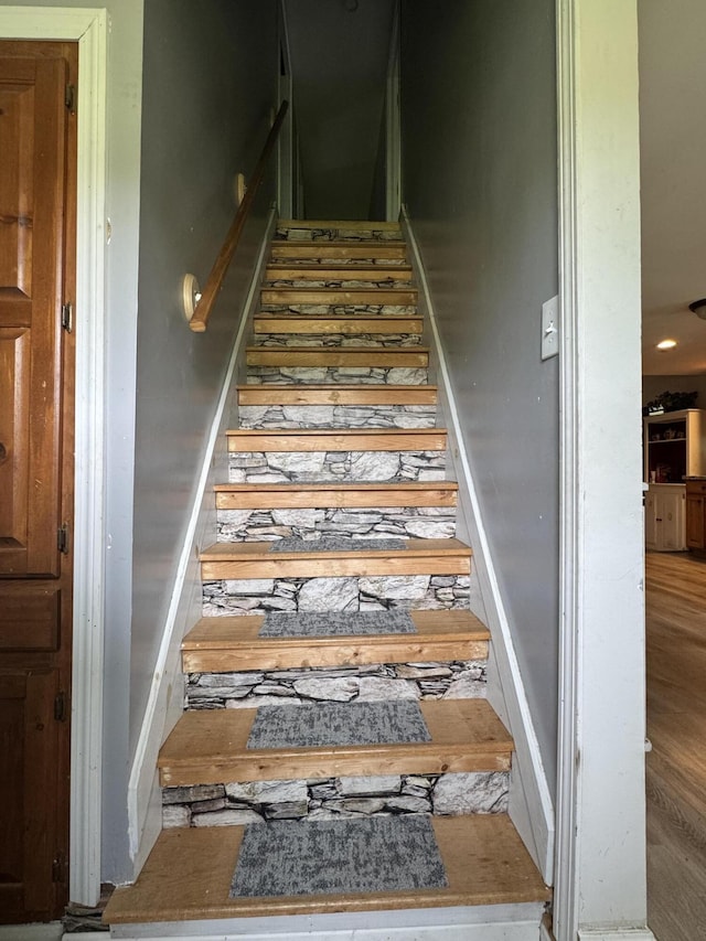 27 Main St, Vassalboro, ME 04989 - view of stairway