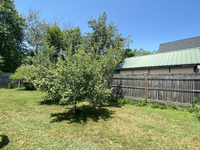 48 Dane Ave, Skowhegan, ME 04976 - view of yard