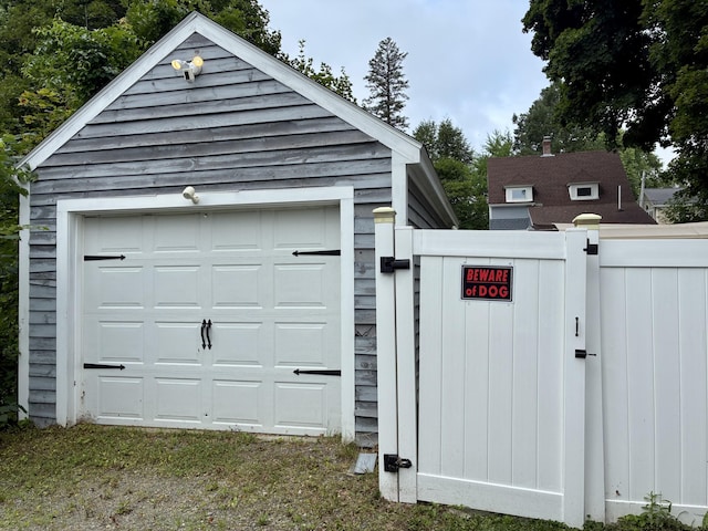 272 Center St, Bangor, ME 04401 - detached garage featuring a gate