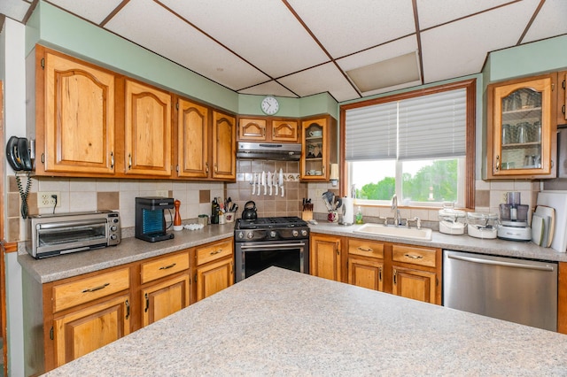 2887 Middle Rd, Sidney, ME 04330 - kitchen featuring stainless steel appliances, under cabinet range hood, light countertops, backsplash, and a drop ceiling