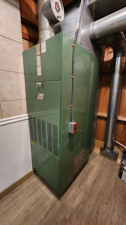32 Highland Ave, Lincoln, ME 04457 - utility room with heating unit