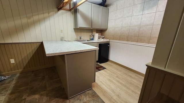 32 Highland Ave, Lincoln, ME 04457 - kitchen with a peninsula and light countertops