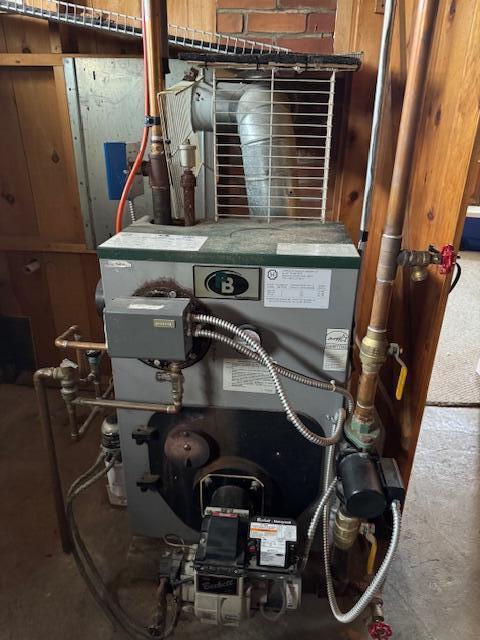 13 Frost Hill Ave, Lisbon, ME 04252 - utilities featuring a heating unit