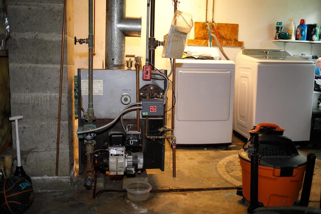 17 Duncan Rd, Augusta, ME 04330 - laundry area with washing machine and clothes dryer and a heating unit