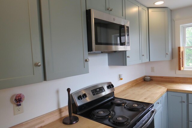 14 Old County Way, Ellsworth, ME 04605