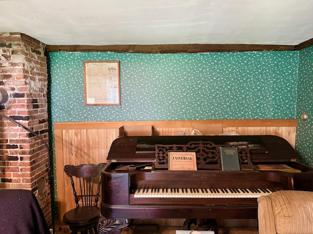 610 E Sangerville Rd, Sangerville, ME 04479 - detailed view of wallpapered walls