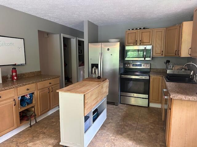 10 Shana Ln, North Berwick, ME 03906 - photo 4