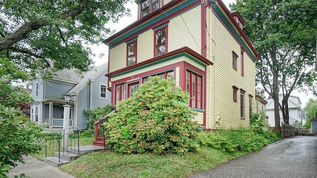 93 Fessenden St, Portland, ME 04103 - view of front of home