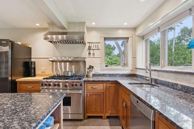 723 Pond Rd, Sidney, ME 04330
