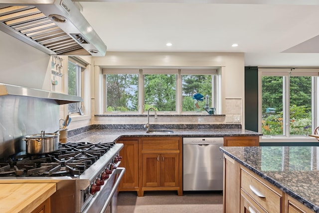 723 Pond Rd, Sidney, ME 04330