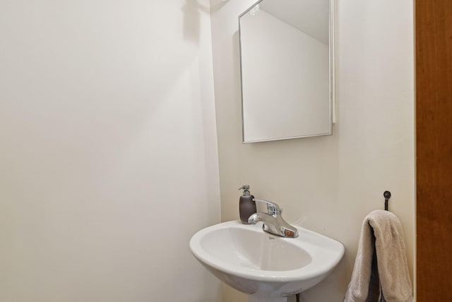 723 Pond Rd, Sidney, ME 04330