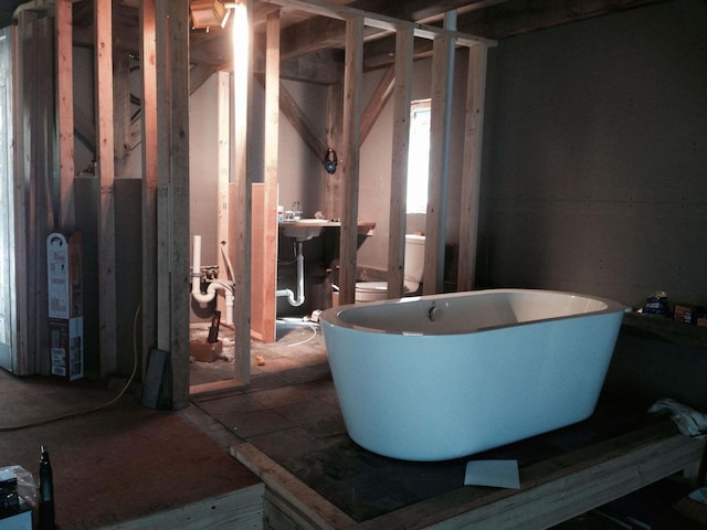 911 Orion Point Way, Harpswell, ME 04079 - full bath featuring a soaking tub