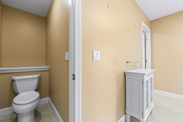 38 Harvest Hill Ln Unit 38, Auburn, ME 04210 - bathroom with toilet and baseboards