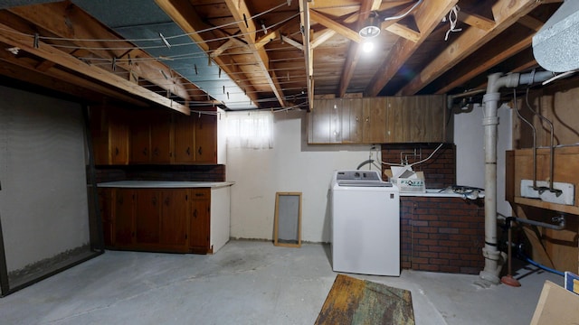 307 Russell St, Lewiston, ME 04240 - basement featuring washer / clothes dryer