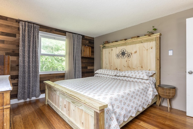 14 Bailey Ln, Brunswick, ME 04011 - bedroom featuring wood finished floors and a textured ceiling