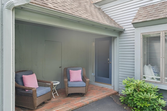 20 Wonderbrook Dr Unit 20, Kennebunk, ME 04043 - property entrance with roof with shingles