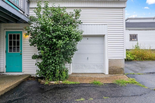 99 Hill St, Biddeford, ME 04005 - view of garage