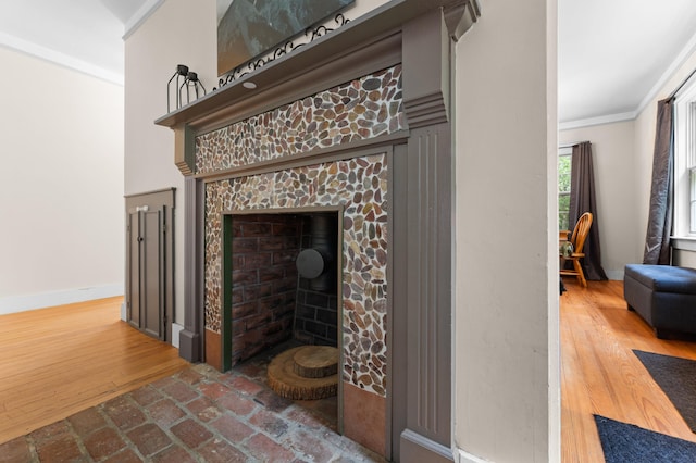 118 Gore Rd, Palermo, ME 04354 - detailed view of baseboards and ornamental molding