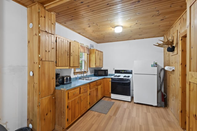 270 Davis St, Brownville, ME 04414 - photo 6