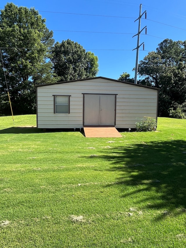 view of outdoor structure featuring a yard