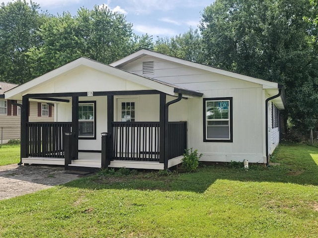 106 Santa Fe Trl NW, Dalton, GA 30721 - view of front of home featuring a porch and a front yard
