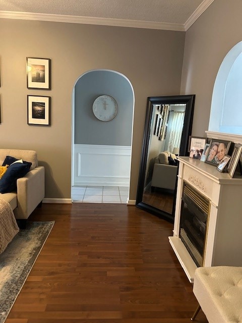 1698 Pin Oak Dr Unit 128, Dalton, GA 30721 - corridor with wood finished floors, a textured ceiling, ornamental molding, baseboards, and arched walkways