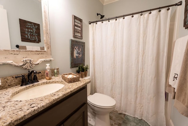 bathroom featuring a shower with shower curtain, toilet, and vanity