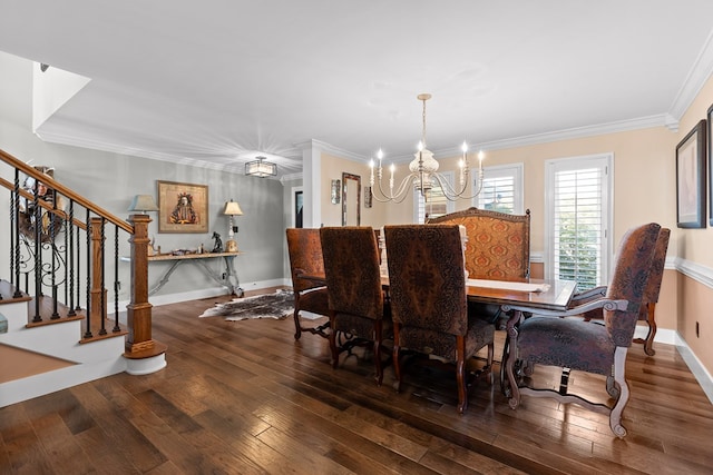 dining area featuring crown molding, dark hardwood / wood-style floors, and an inviting chandelier