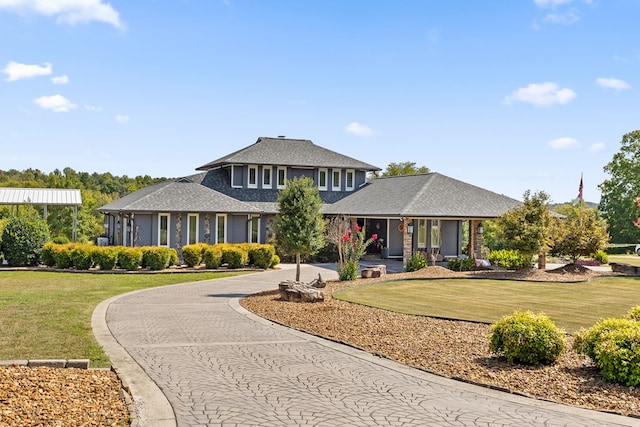 view of front of house featuring a front yard